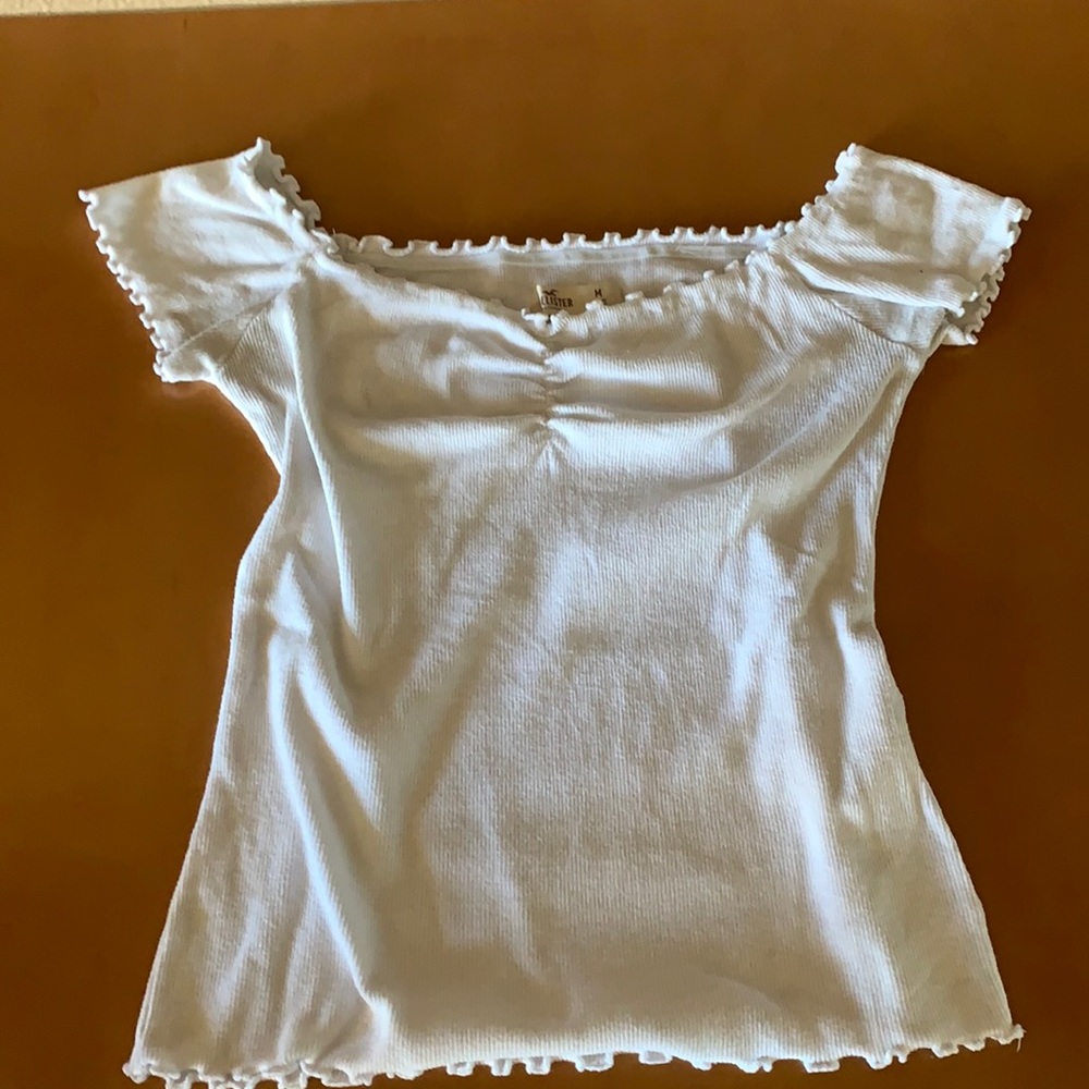 hollister tshirt
